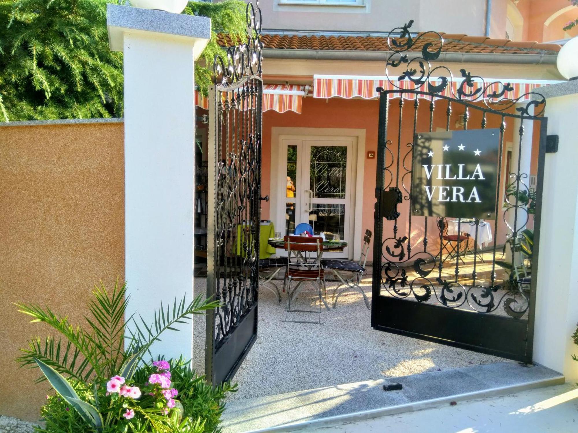 Hotel Villa Vera 2 Fažana Buitenkant foto